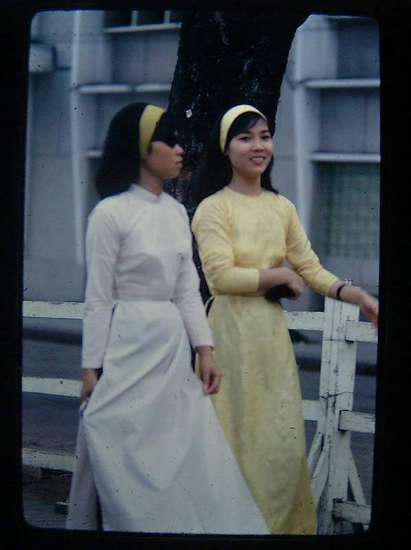 kieu ao dai ton triet de vong eo duoc thieu nu sai gon xua me dam - 11